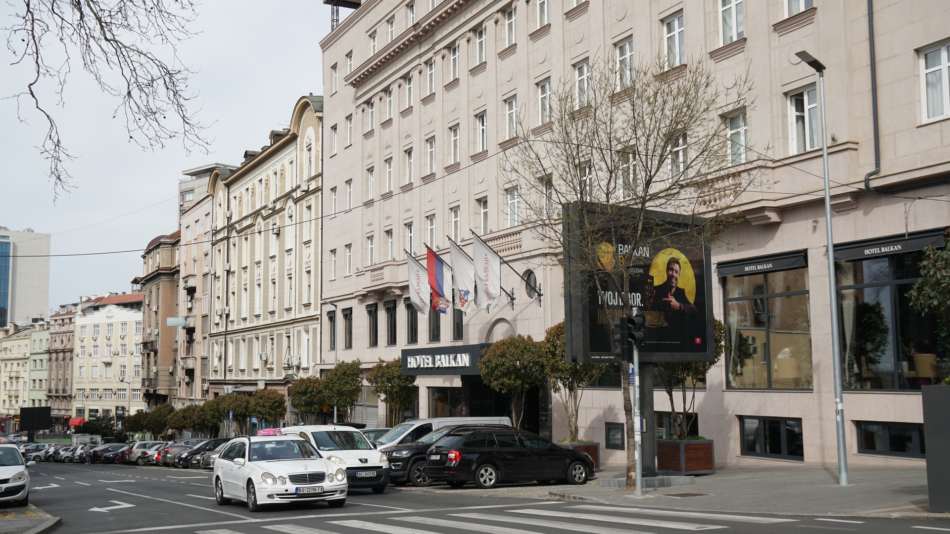 Transfer passengers from Airport to Hotel Balkan