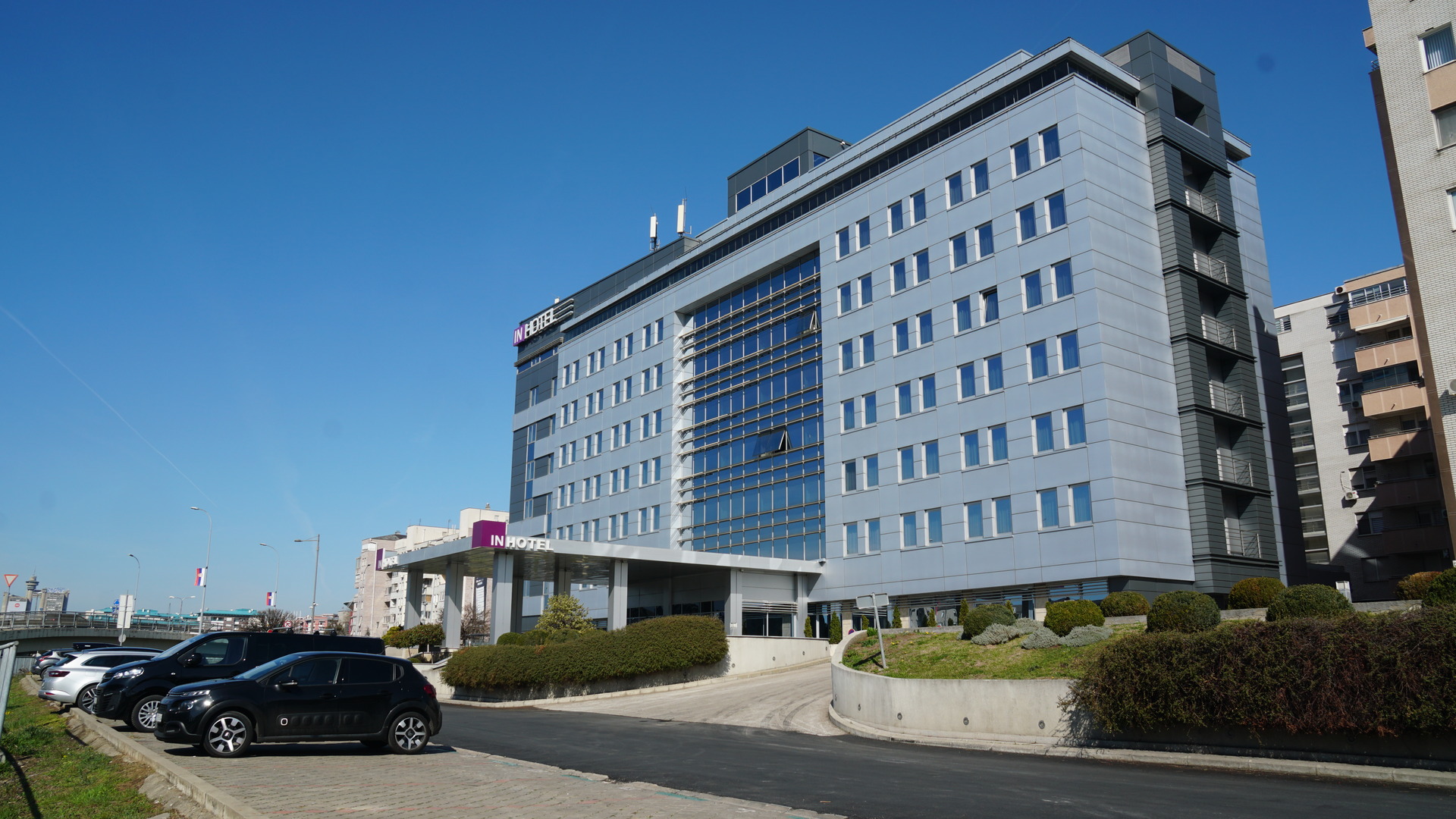 Transfer passengers from Airport to Hotel IN