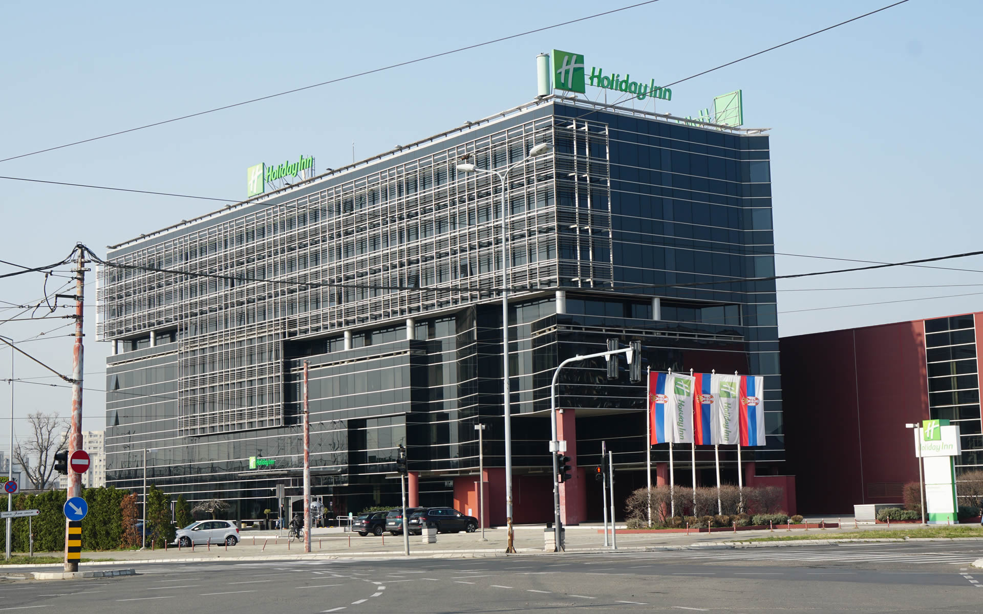 Safe passenger Transfer from Nikola Tesla Airport to Holiday Inn Hotel, Belgrade